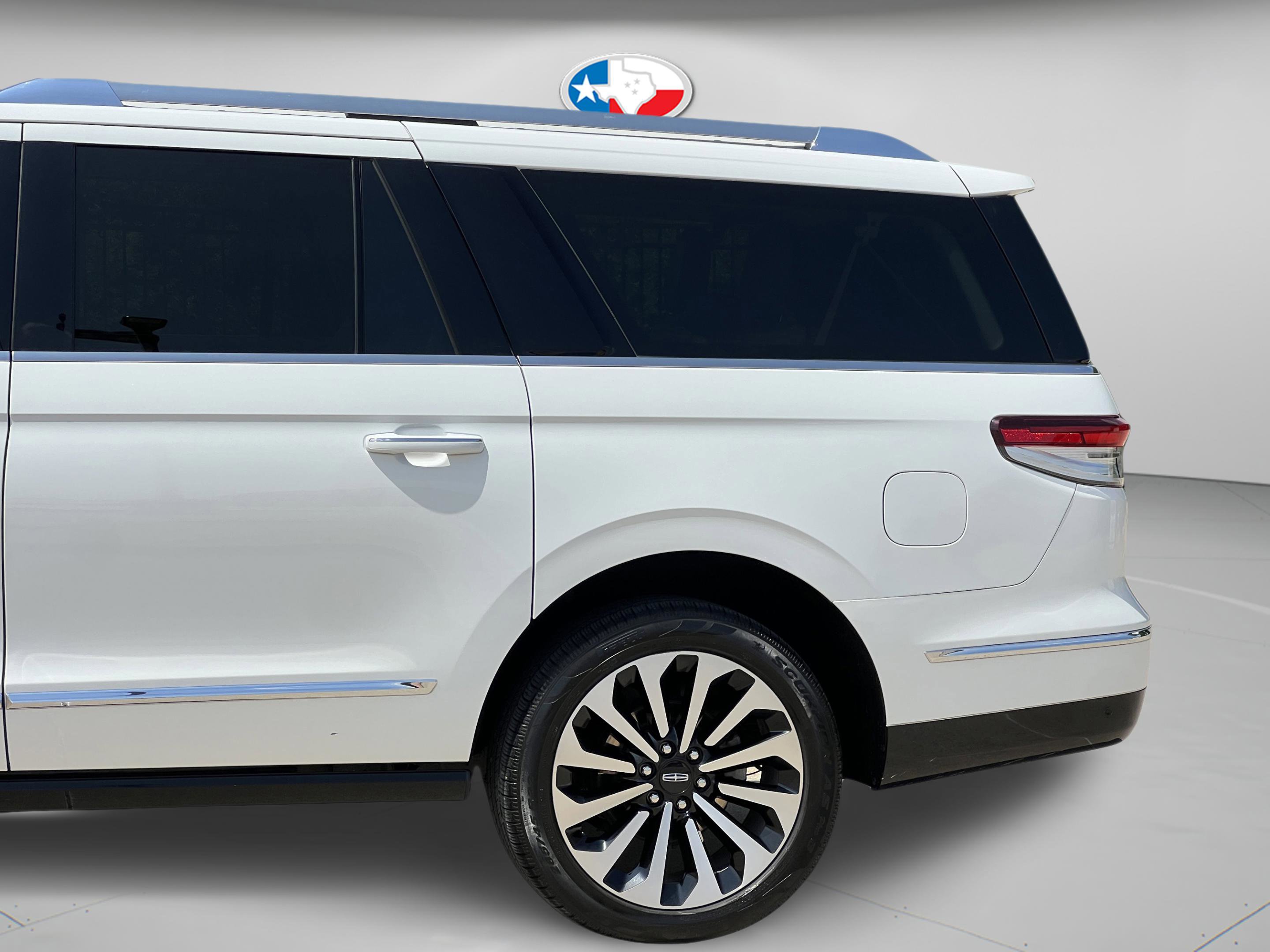 Used 2023 Lincoln Navigator L Reserve AWD/4WD image 35