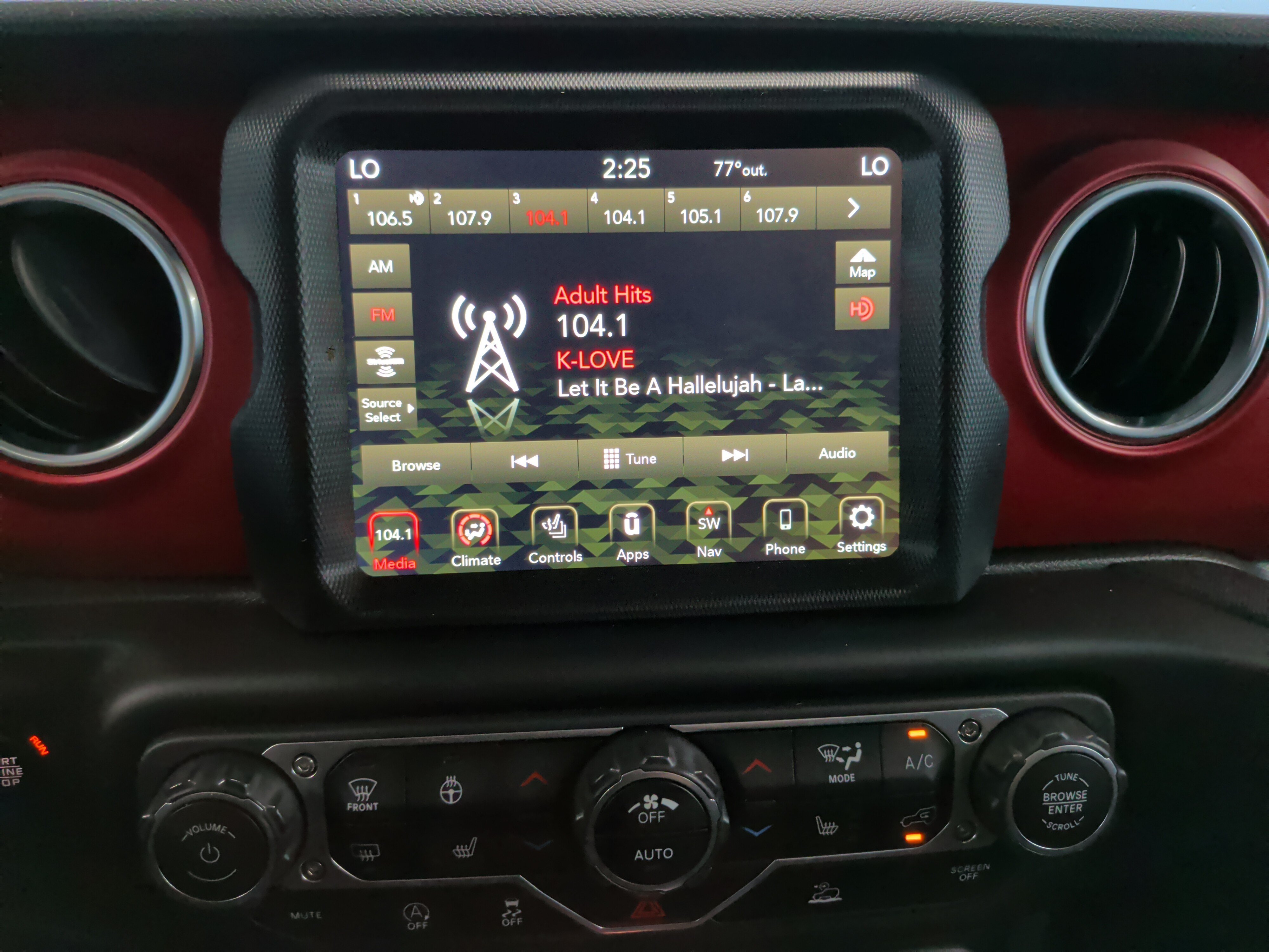 Used 2023 Jeep Gladiator Rubicon w/ Cold Weather Group AWD/4WD image 21