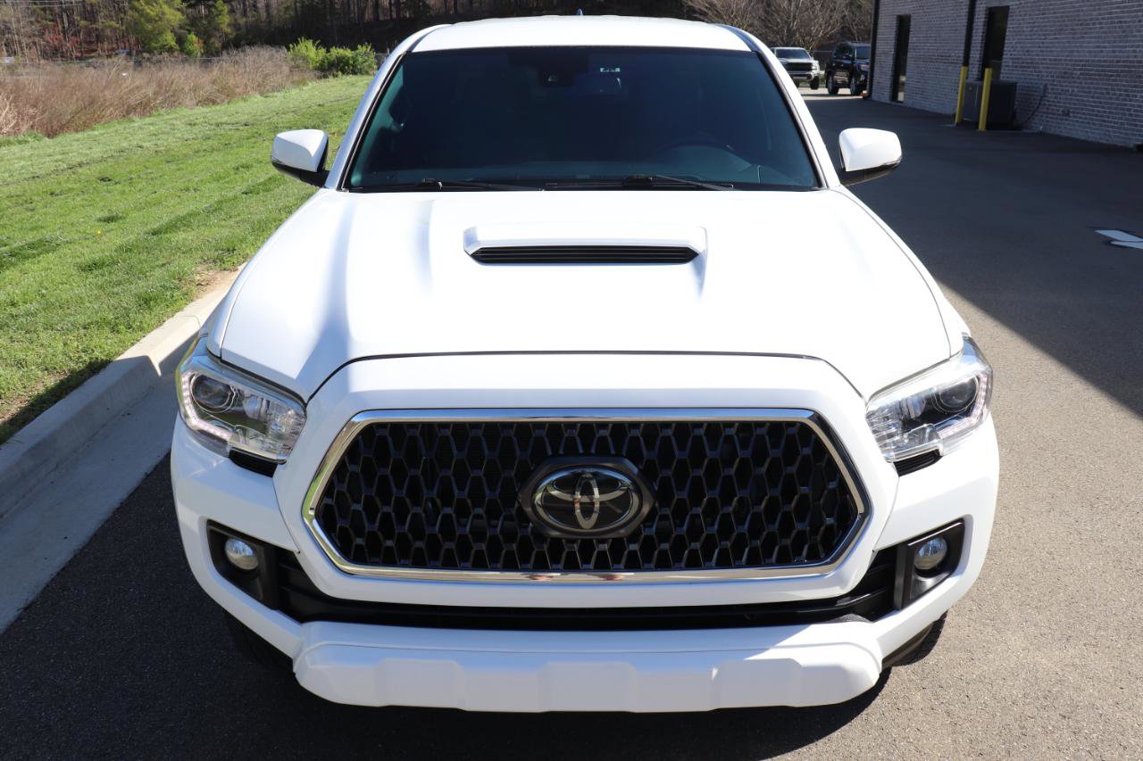 Used 2018 Toyota Tacoma TRD Sport image 2