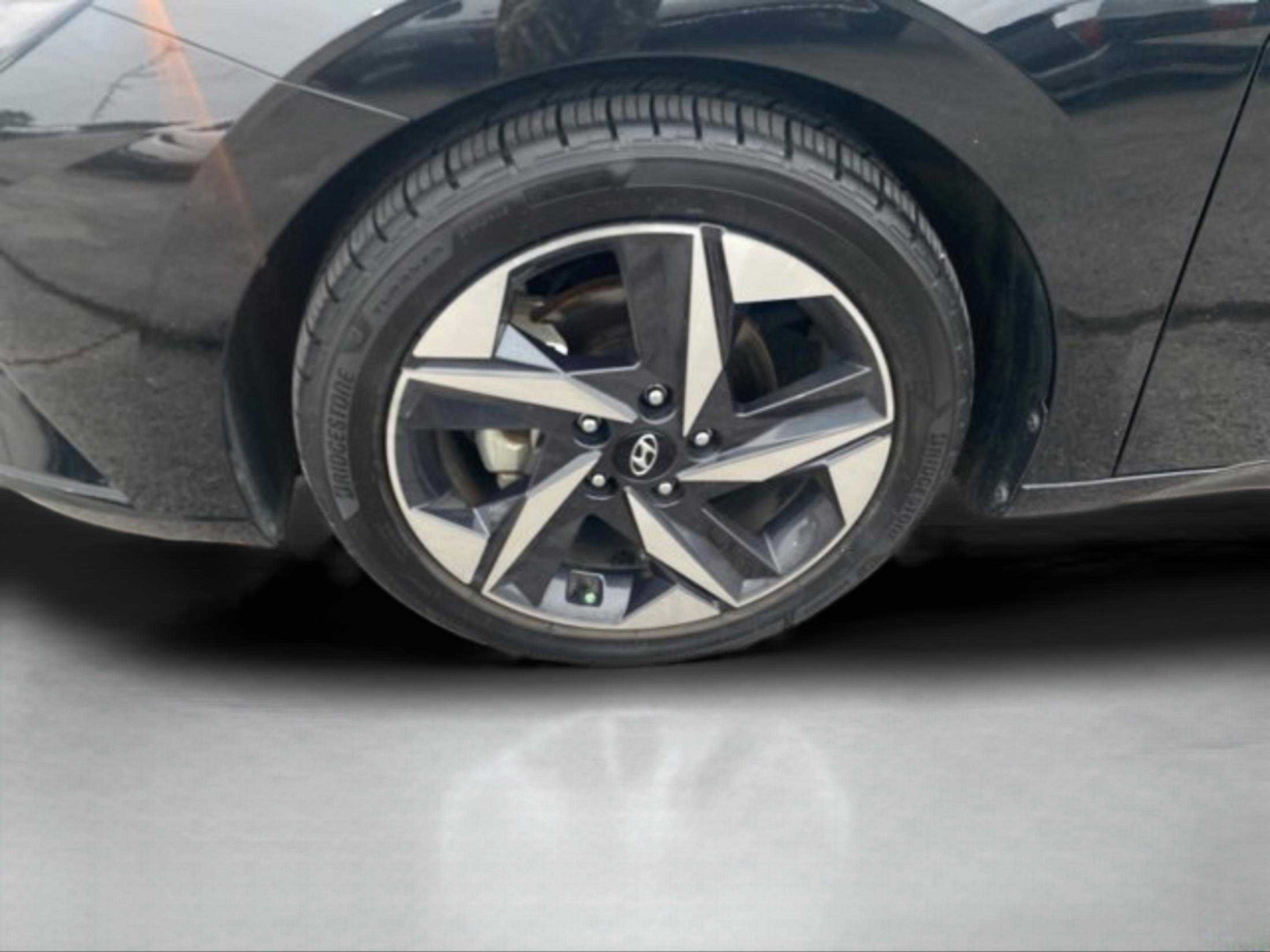 Used 2023 Hyundai Elantra SEL w/ Convenience Package image 12