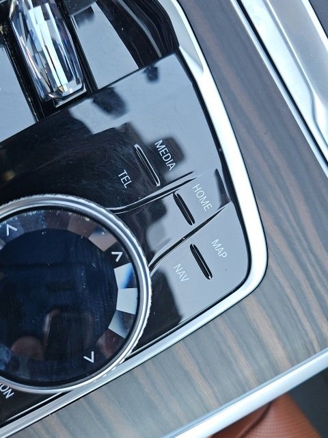 Used 2024 BMW X7 xDrive40i w/ Executive Package image 34