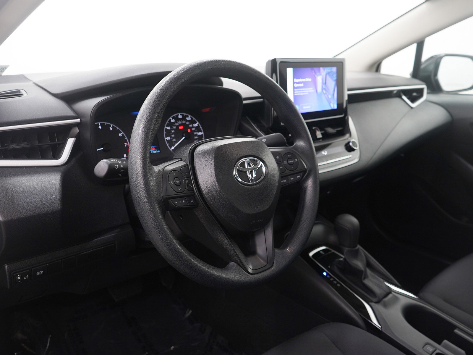 Used 2025 Toyota Corolla LE FWD image 17
