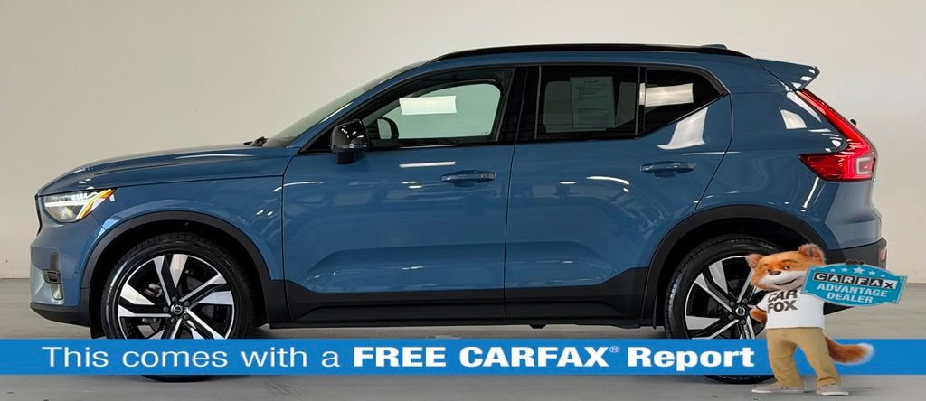 Used 2023 Volvo XC40 B5 Plus w/ Driver Assist Package AWD/4WD image 2