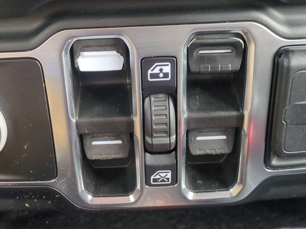 Used 2023 Jeep Wrangler Unlimited Sahara AWD/4WD image 26