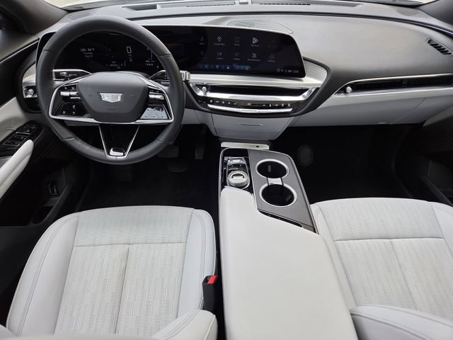 Used 2024 Cadillac Lyriq Luxury AWD/4WD image 2