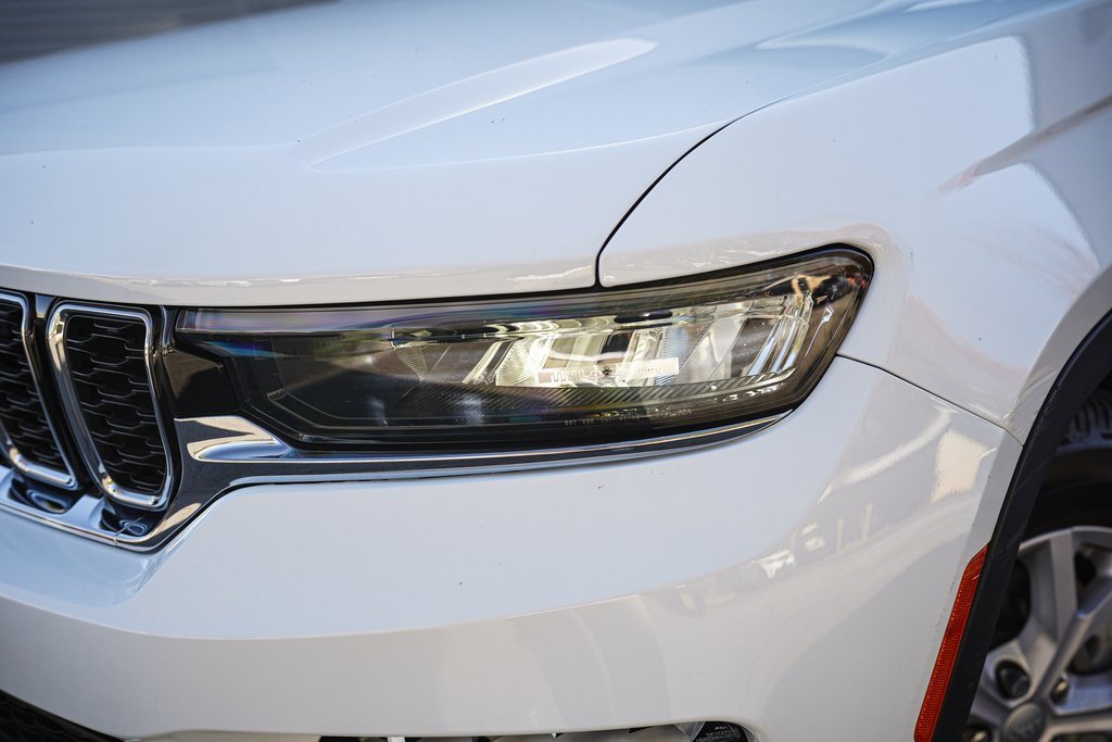 Used 2022 Jeep Grand Cherokee Limited image 3