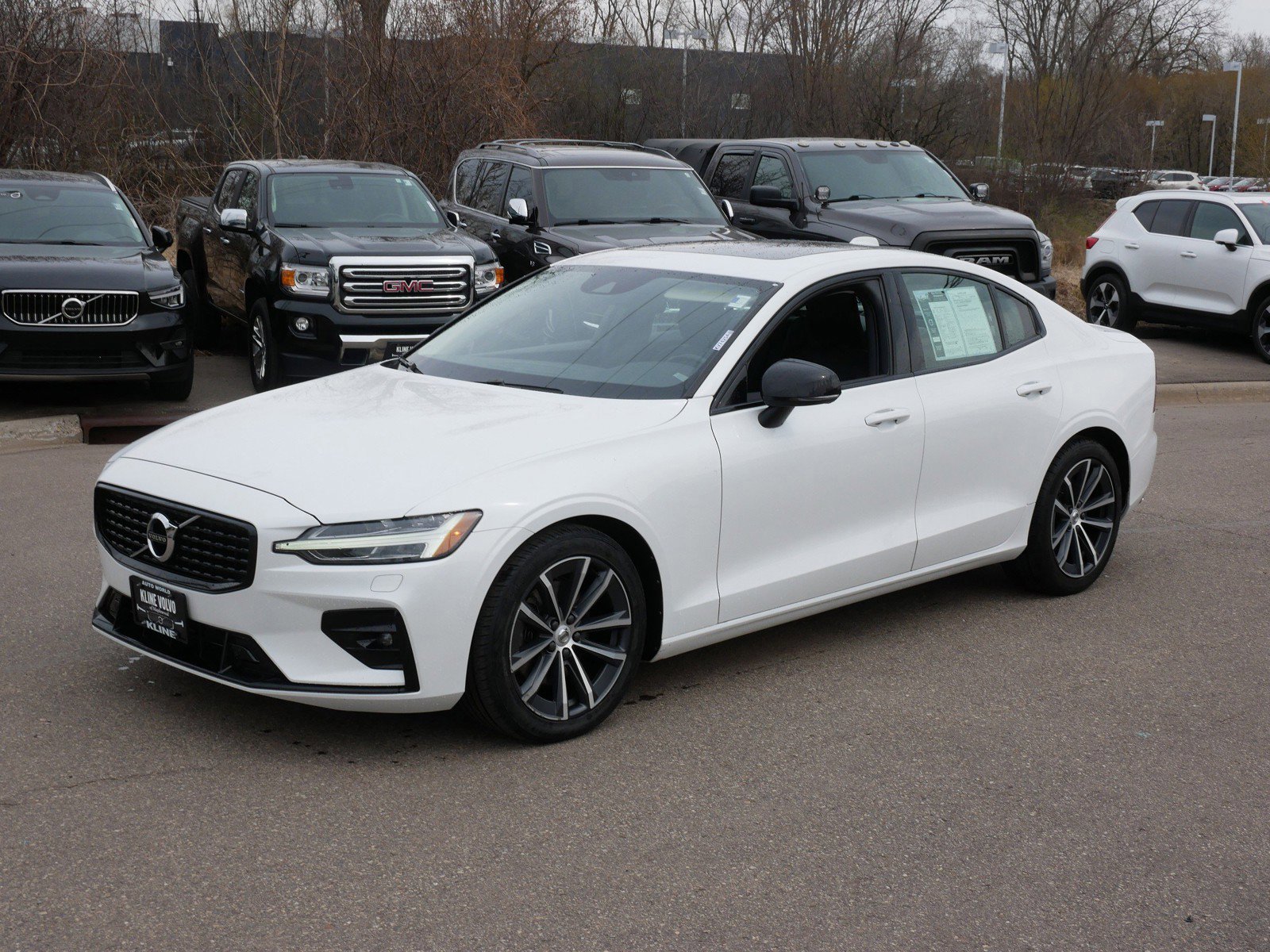 Used 2022 Volvo S60 B5 Momentum w/ Premium Package AWD/4WD image 3