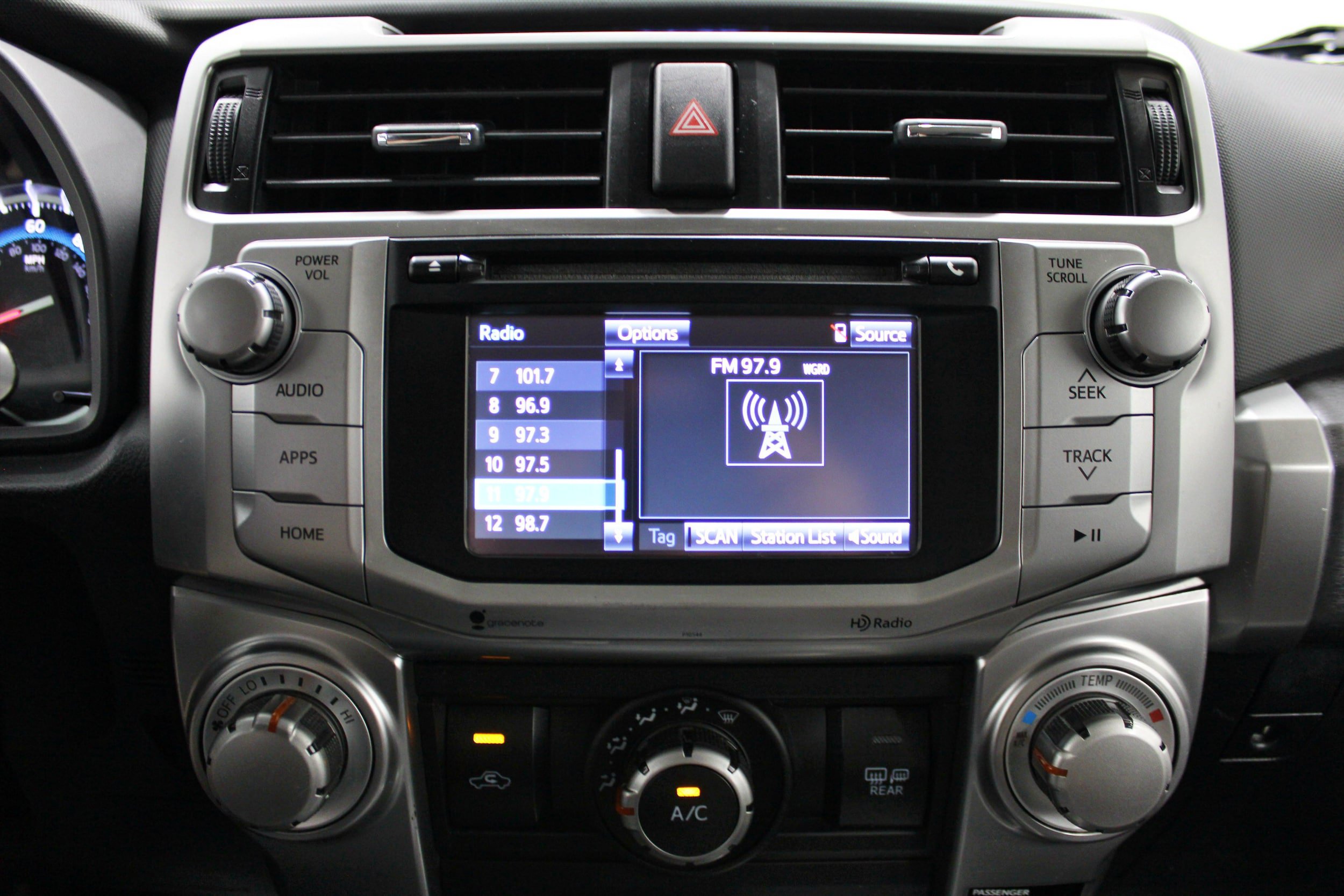 Used 2015 Toyota 4Runner SR5 AWD/4WD image 10