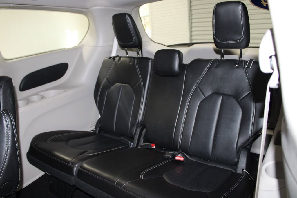 Used 2024 Chrysler Pacifica Touring-L image 25