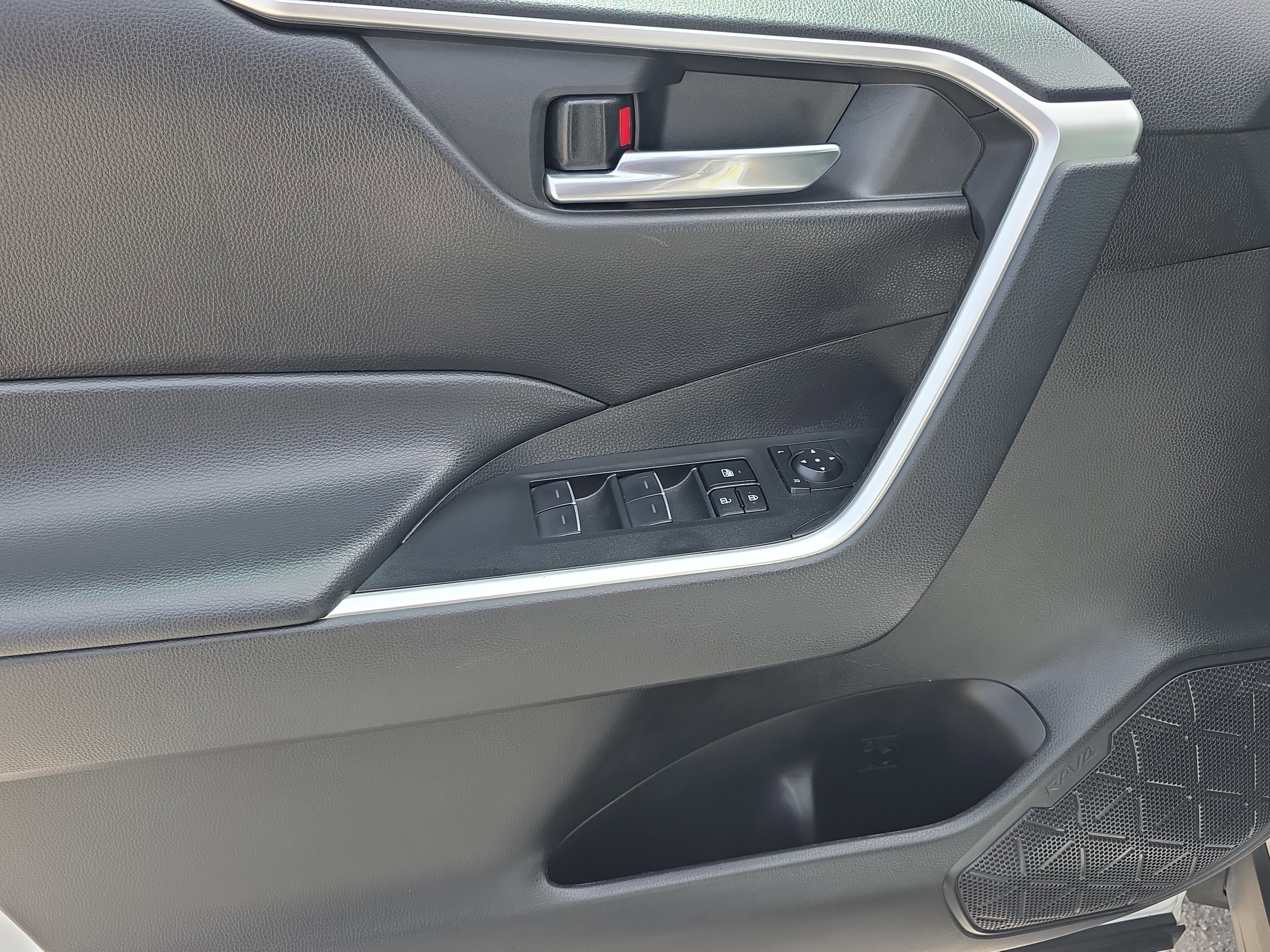 Used 2024 Toyota RAV4 XLE image 22