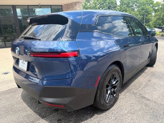 Used 2023 BMW iX xDrive50 w/ Premium Package AWD/4WD image 7