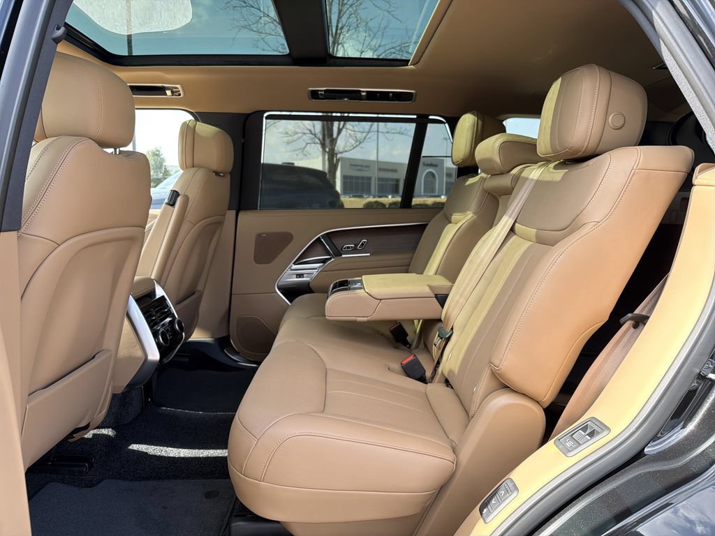 New 2026 Land Rover Range Rover Long Wheelbase SE AWD/4WD image 5