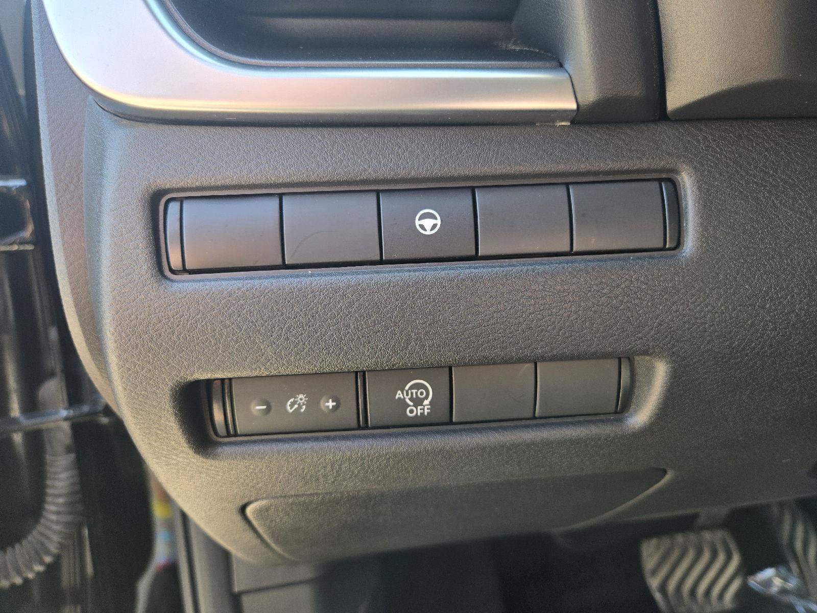 Used 2023 Nissan Rogue SV AWD/4WD image 15
