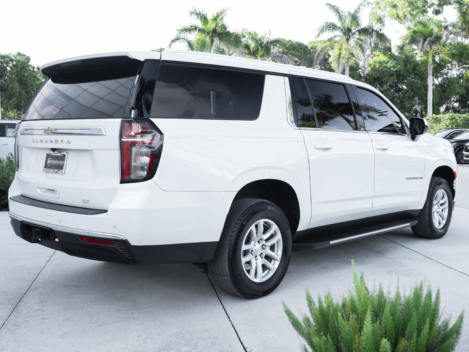 Used 2024 Chevrolet Suburban LT RWD image 25