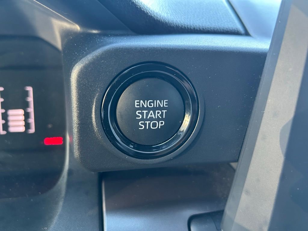 Certified 2025 Toyota Tacoma SR5 AWD/4WD image 28