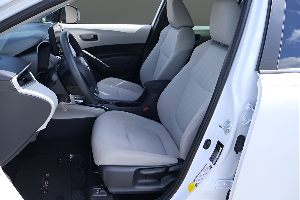 Used 2023 Toyota Corolla Cross L AWD/4WD image 12