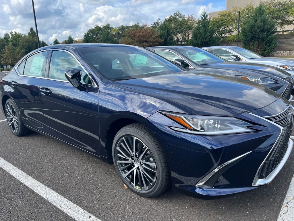New 2025 Lexus ES 300h w/ Premium Package image 4