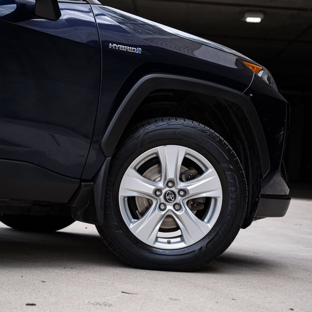 Used 2019 Toyota RAV4 XLE w/ Convenience Package AWD/4WD image 7