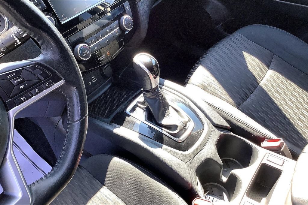 Used 2020 Nissan Rogue SV AWD/4WD image 17