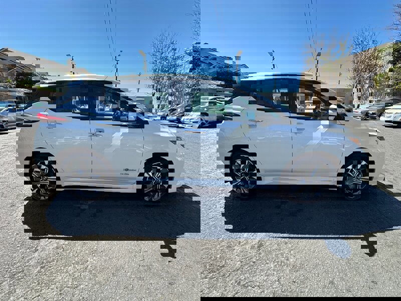 Used 2018 Nissan Leaf SV image 4
