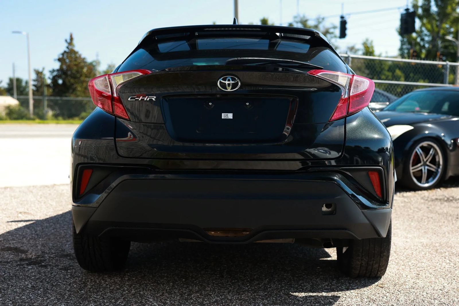 Used 2018 Toyota C-HR XLE FWD image 4