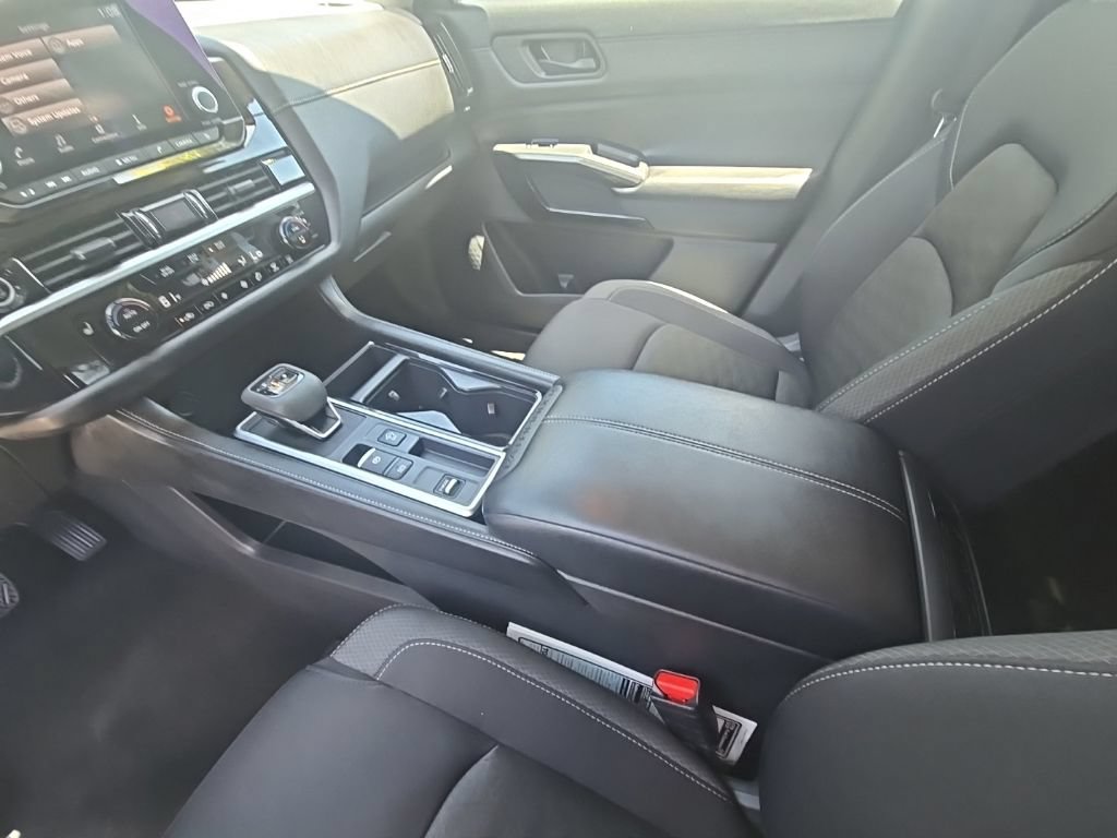 Used 2024 Nissan Pathfinder SV FWD image 23