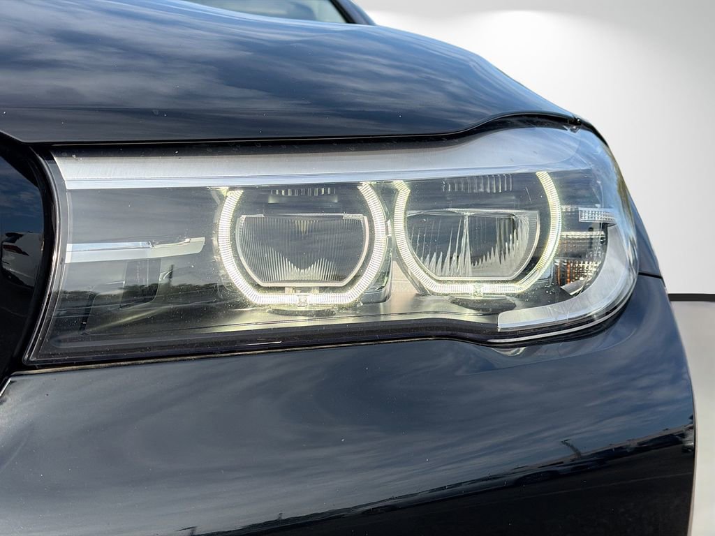 Used 2018 BMW 740i image 9