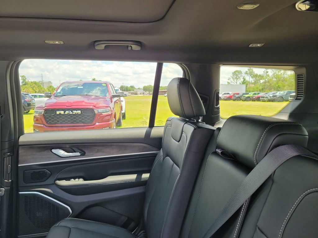 New 2026 Jeep Grand Cherokee L Limited AWD/4WD image 11