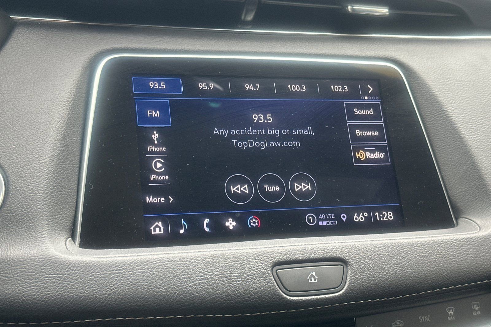 Used 2023 Cadillac XT4 Luxury w/ Cold Weather Package image 25