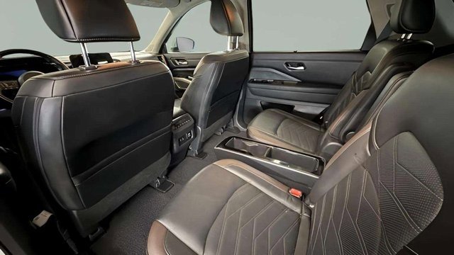 Used 2024 Nissan Pathfinder Platinum image 22