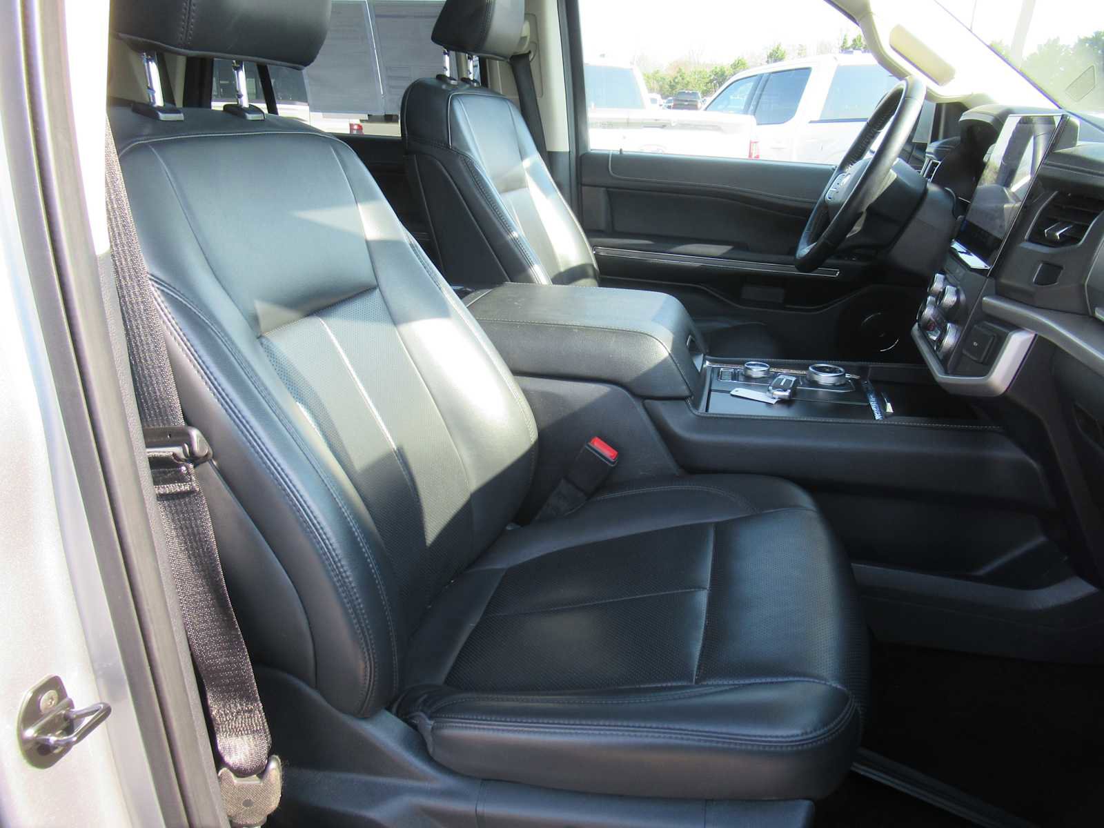 Used 2022 Ford Expedition Max XLT image 24