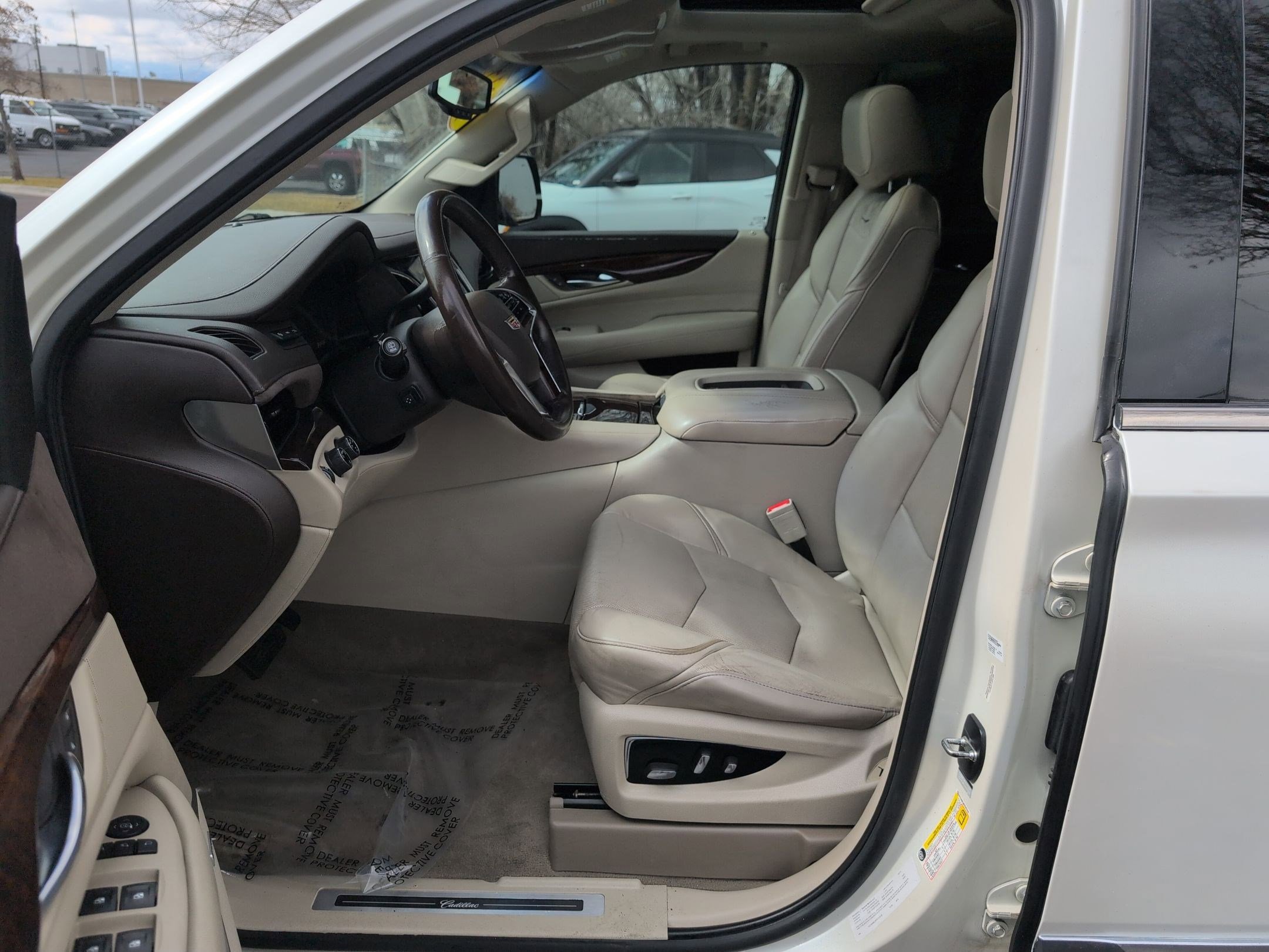 Used 2015 Cadillac Escalade Premium image 25