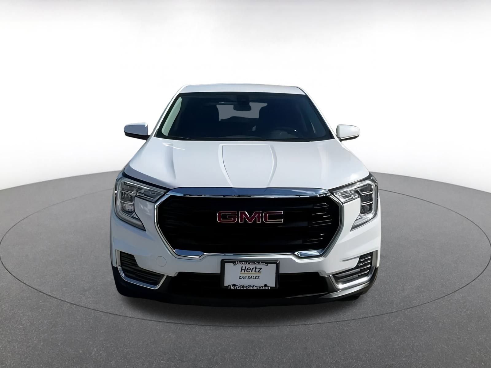 Used 2024 GMC Terrain SLE image 4