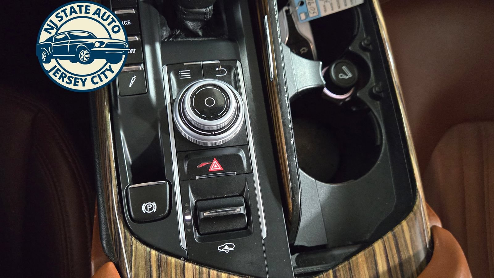 Used 2019 Maserati Levante GranLusso AWD/4WD image 21