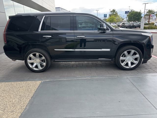 Used 2019 Cadillac Escalade Premium Luxury AWD/4WD image 4