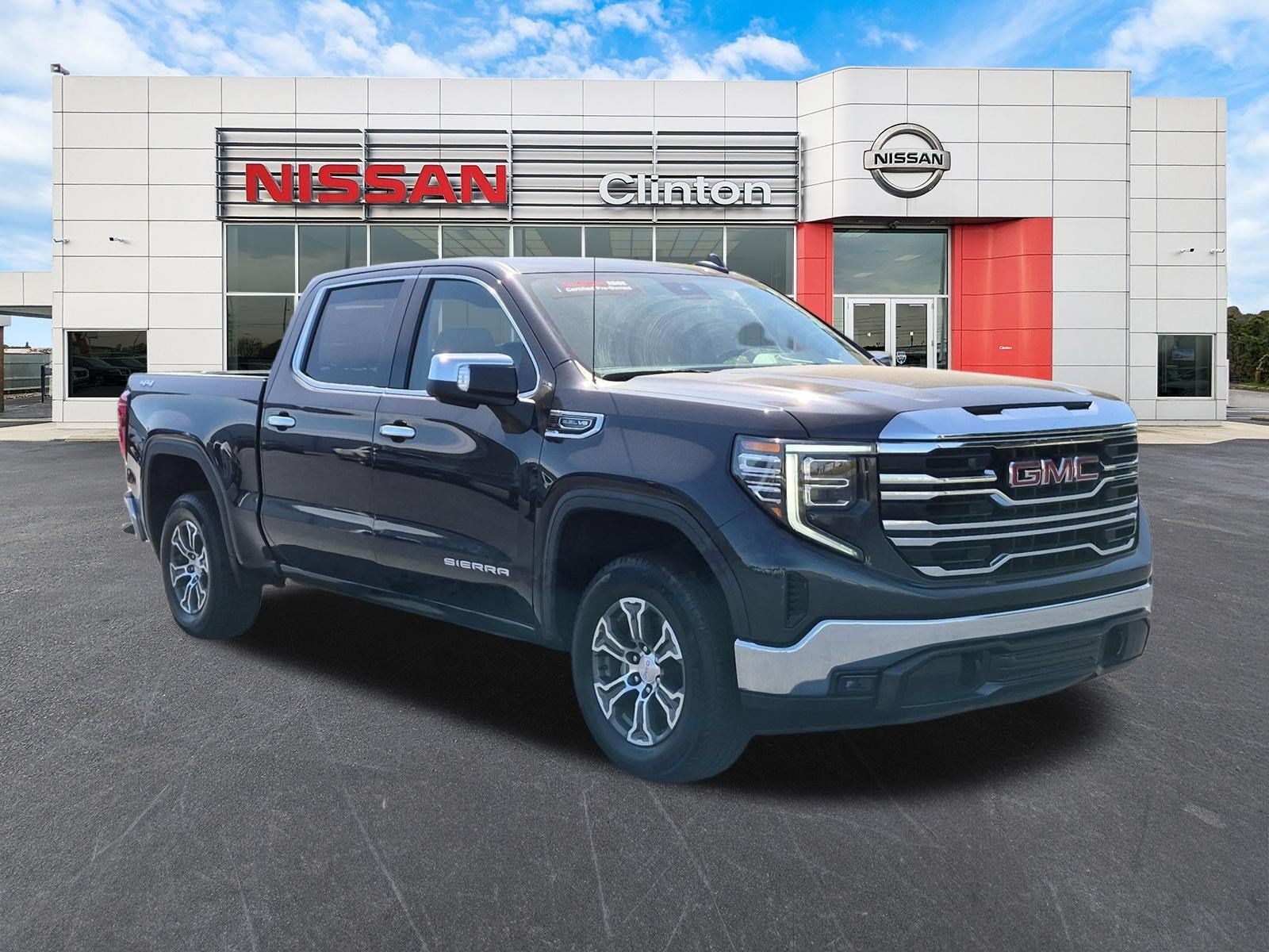 Used 2025 GMC Sierra 1500 SLT AWD/4WD image 1