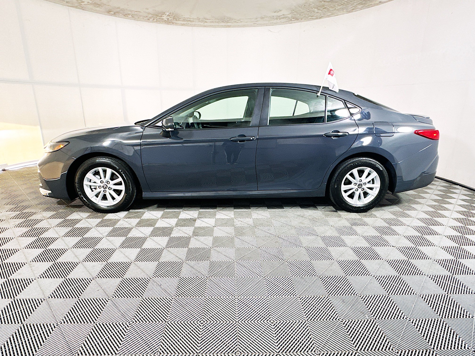 Used 2025 Toyota Camry LE w/ Convenience Package FWD image 6