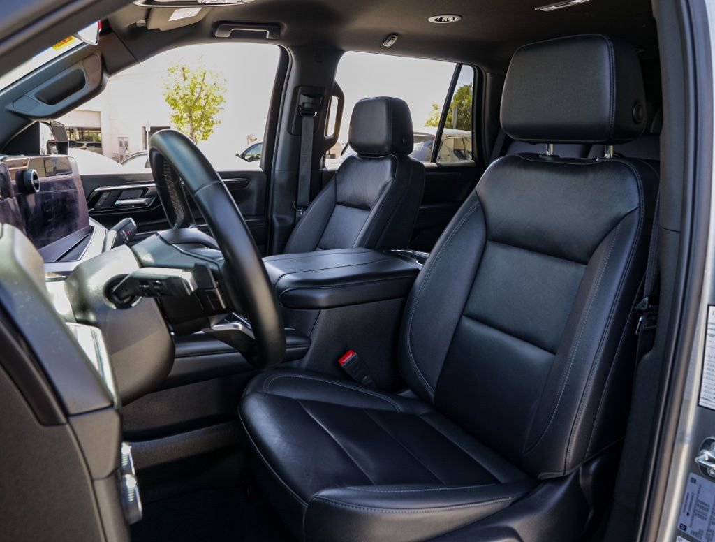 Used 2025 Chevrolet Tahoe LT AWD/4WD image 16