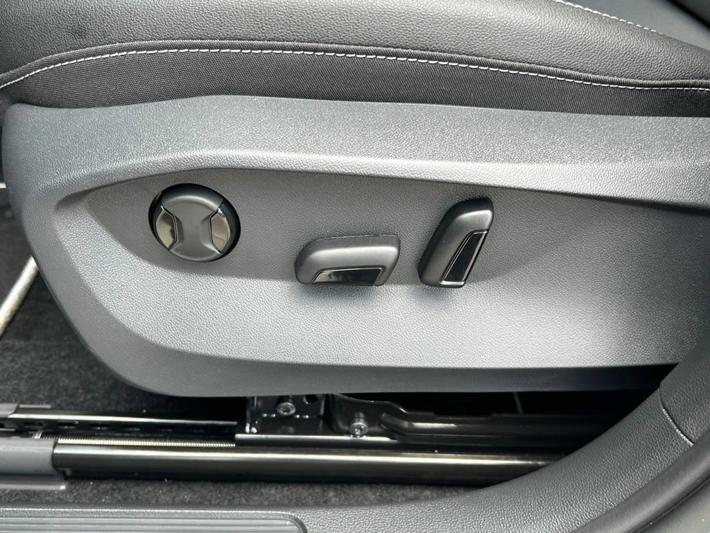New 2026 Volkswagen Taos SE FWD image 21