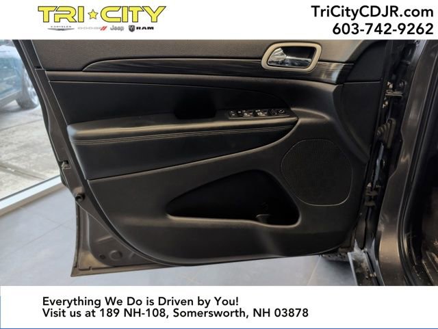 Used 2019 Jeep Grand Cherokee Altitude image 16