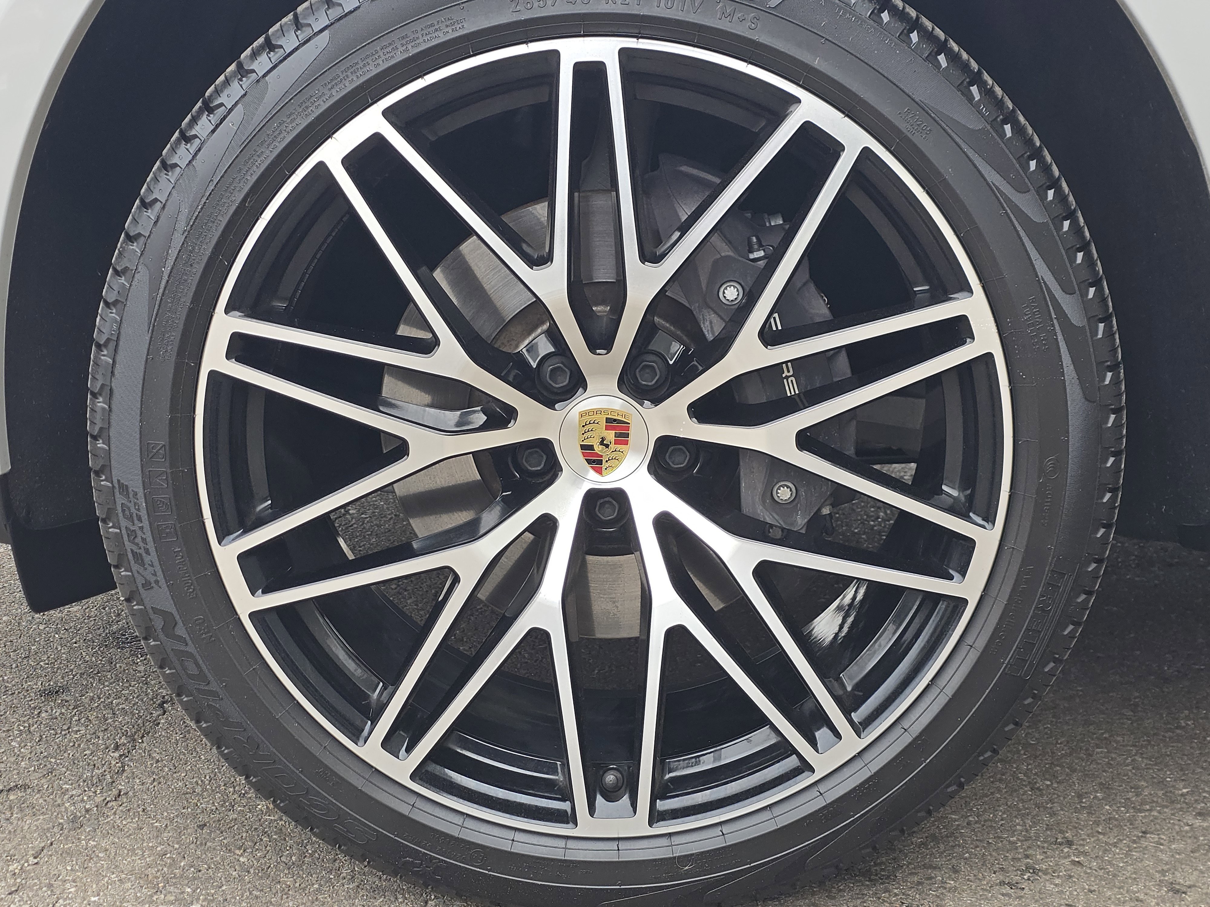 Certified 2025 Porsche Macan AWD/4WD image 27