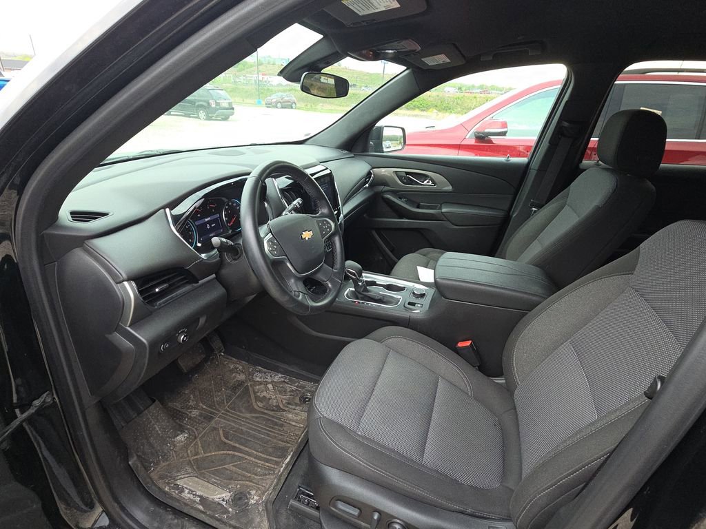 Used 2023 Chevrolet Traverse LT image 8