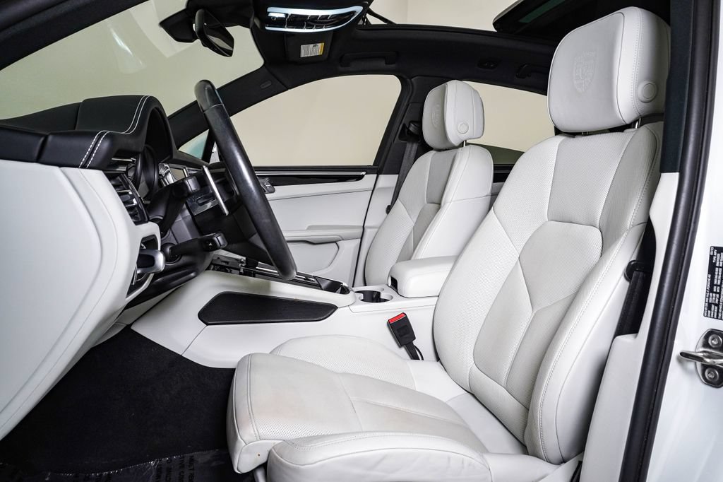 Certified 2023 Porsche Macan AWD/4WD image 5