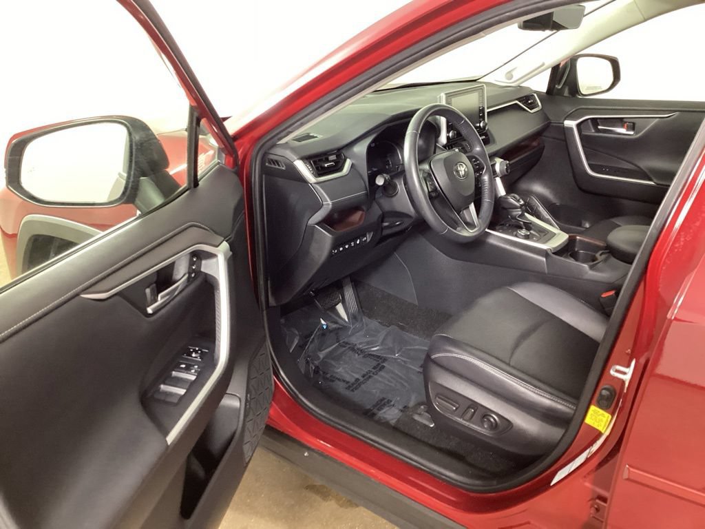Used 2020 Toyota RAV4 Limited AWD/4WD image 11