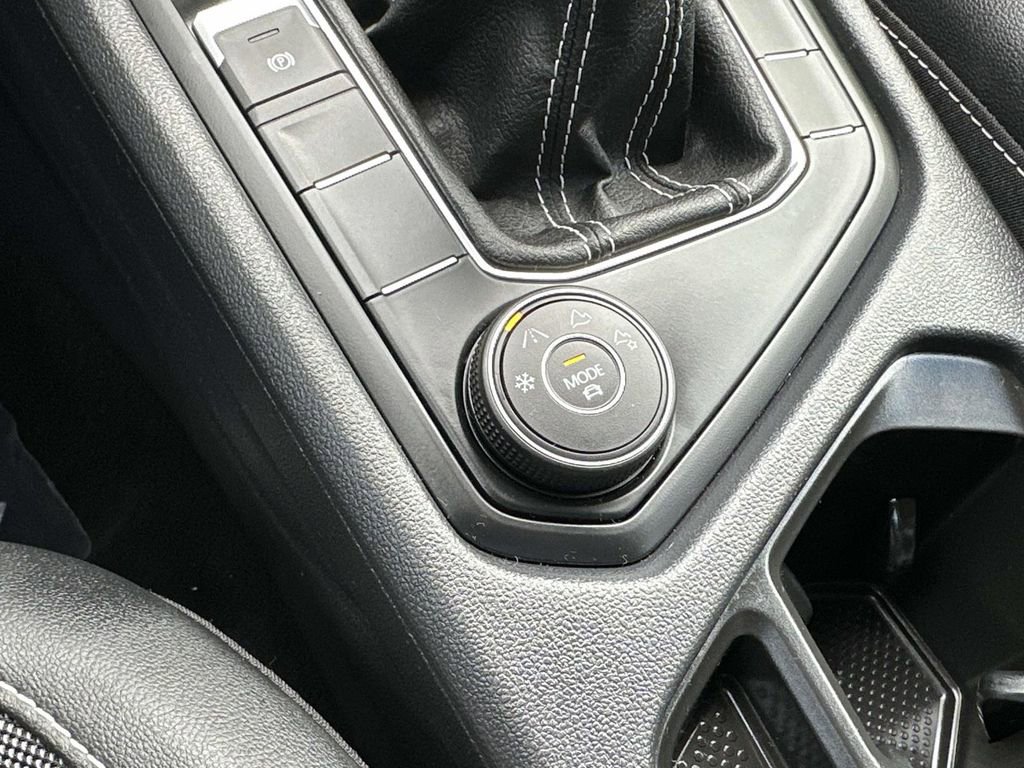 Used 2022 Volkswagen Taos SE image 31