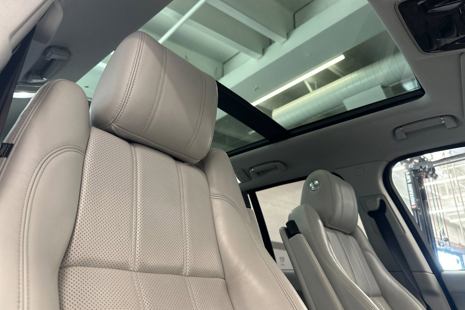 Used 2016 Land Rover Range Rover Supercharged image 25