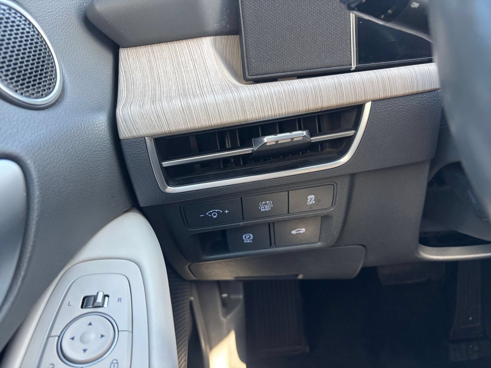 Used 2025 Hyundai Sonata SEL FWD image 33