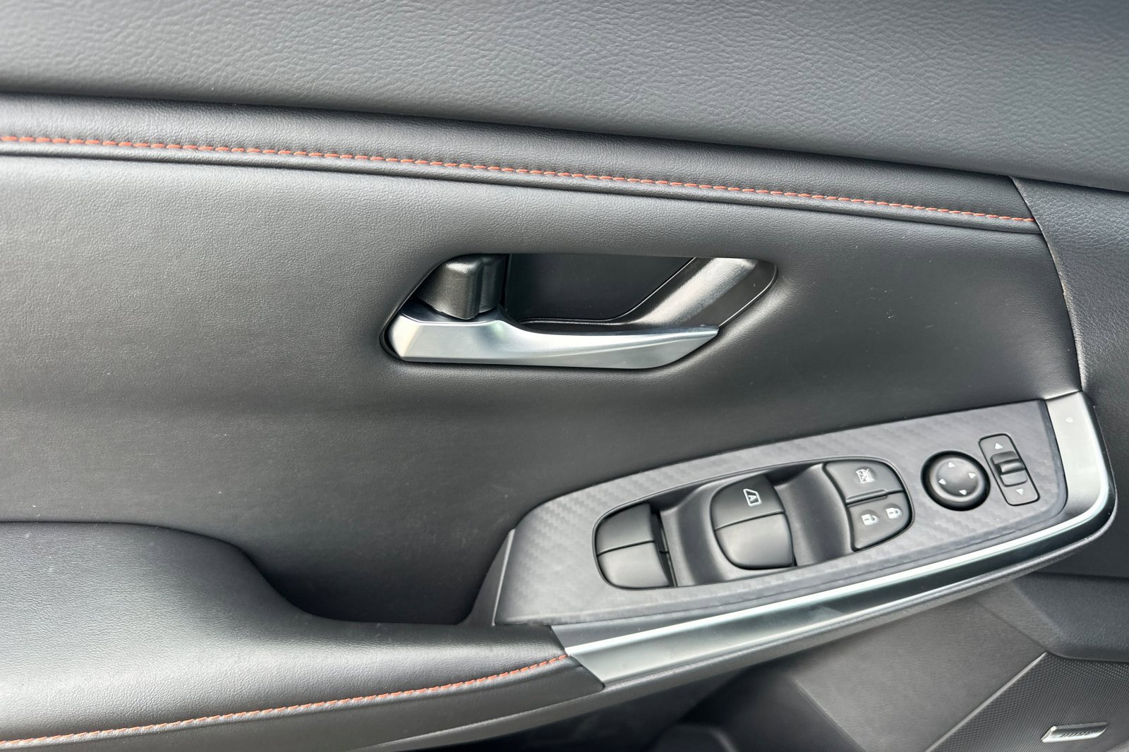 Used 2025 Nissan Sentra SR w/ SR Premium Package image 9