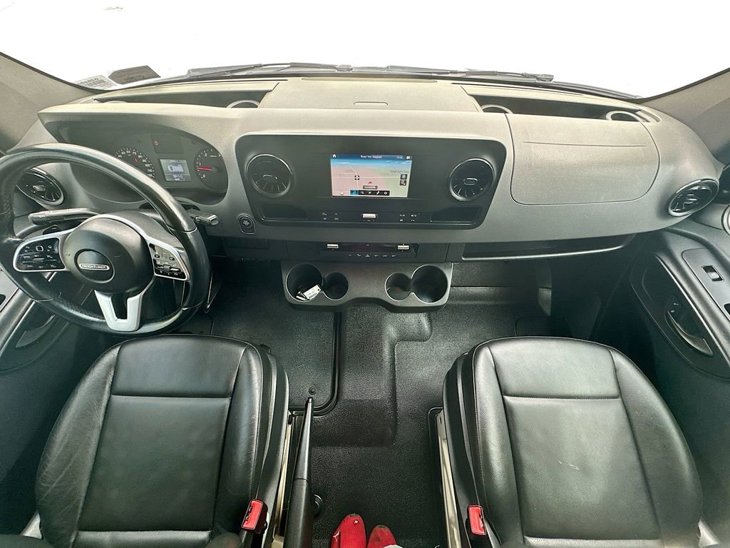 Used 2019 Freightliner Sprinter 144 RWD image 10