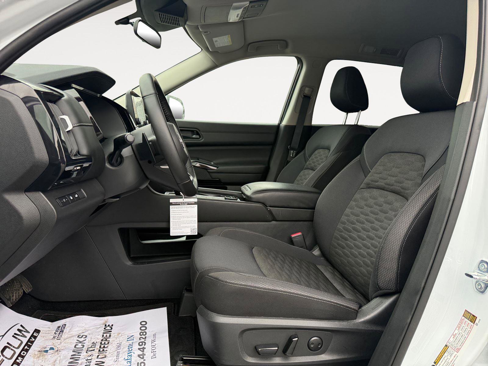 Used 2025 Nissan Pathfinder SV w/ Cargo Package image 10